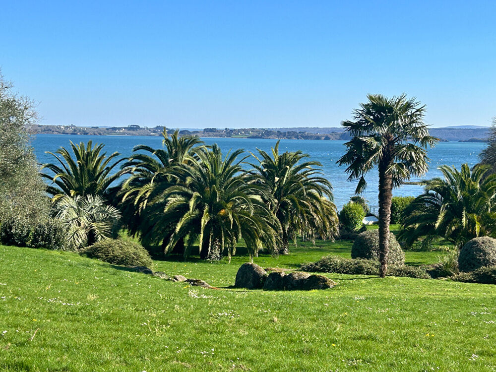 FINISTÈRE: Proche Brest. Superbe propriété côtière de 6 chambres avec accès direct au bord de l'eau.