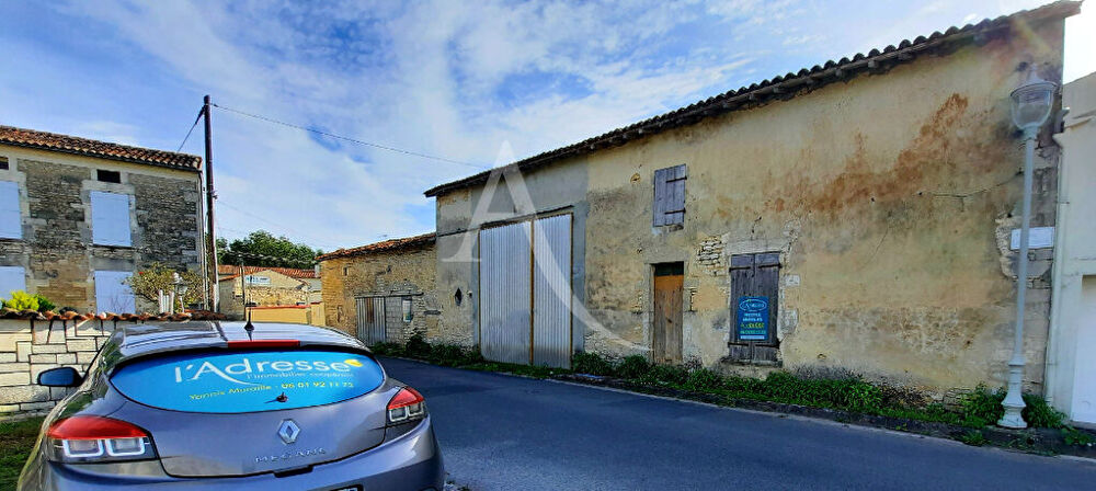 Vente Maison Bâtiment coeur de ville Matha pour stockage ou autres Matha