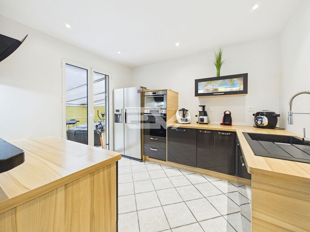 Vente Maison À Muizon - Pavillon sans travaux avec piscine intérieure et sous-sol complet Muizon