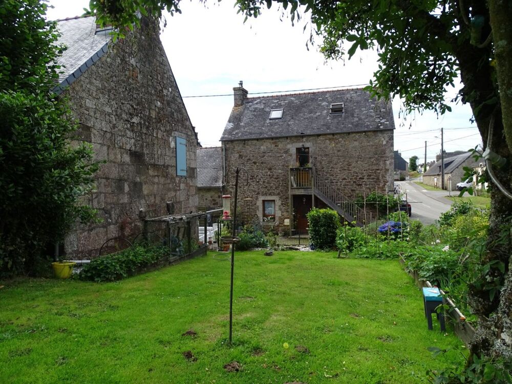 Vente Maison COTES D'ARMOR . Une maison avec 3 chambres pouvant être divisées en 2 appartements, près de Rostrenen, Bonen