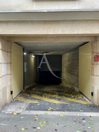  Parking / Garage � louer 