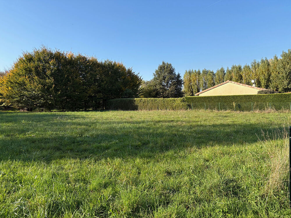 Vente Terrain Terrain constructible d'environ 1 528 m², secteur calme - 01190 OZAN Ozan