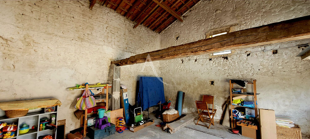 Vente Maison Maison Charentaise de 5 Chambres avec garage et dépendances Burie