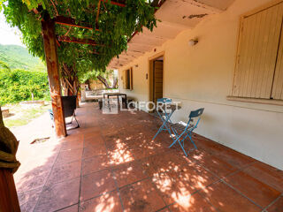  Villa  vendre 12 pices 215 m