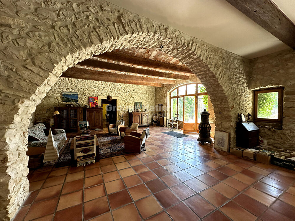 Vente Maison Mas 14 pièces avec cour et jardin sur 875m2 Saint genies de malgoires