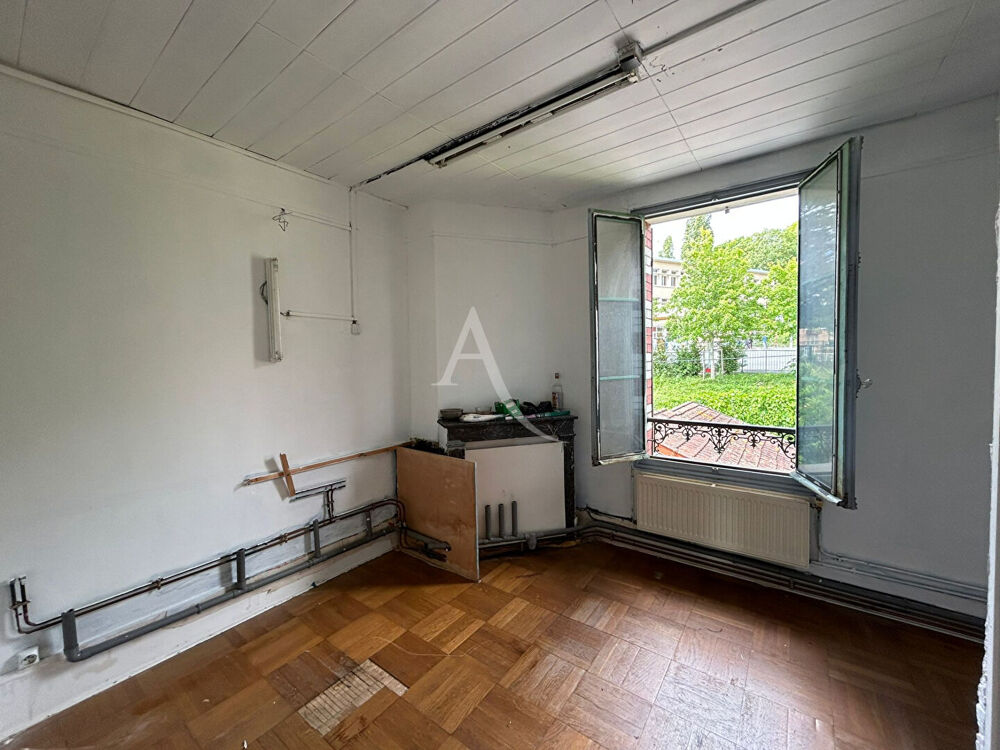 APPARTEMENT AVEC 2 CAVES ET UNE DEPENDANCE