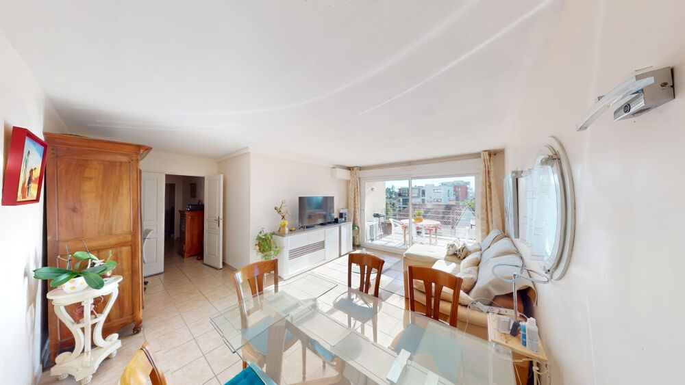 Vente Appartement Port-Fréjus - Lumineux 3 pièces de 68 m2avec terrasse, piscine, garage et cave Frejus