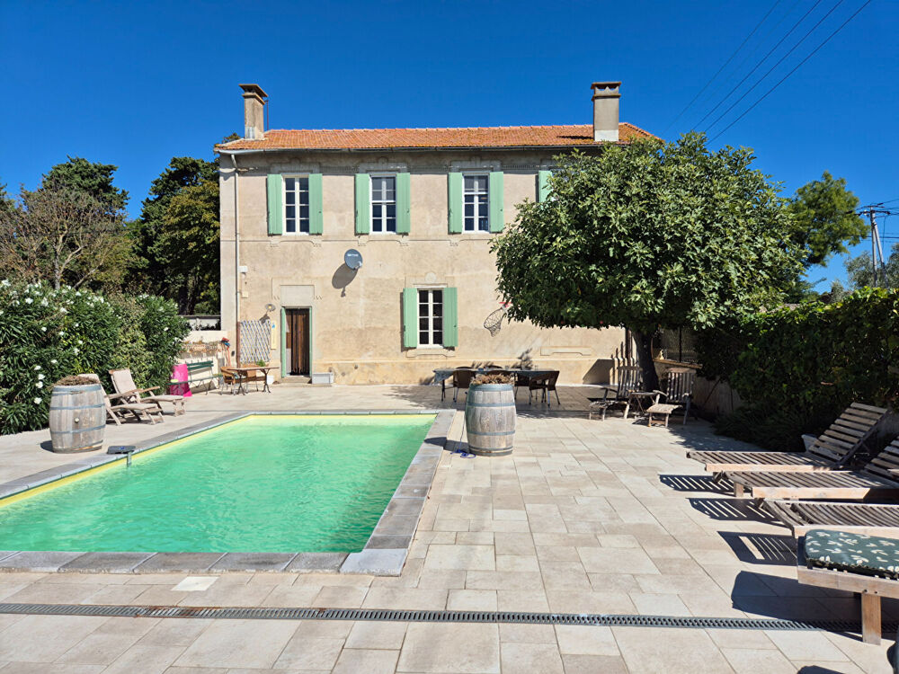 Vente Maison Spacieuse maison de village de six chambres avec piscine, jardin et activité de location saisonnière établie Olonzac