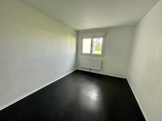  Appartement à louer 4 pièces 84 m²