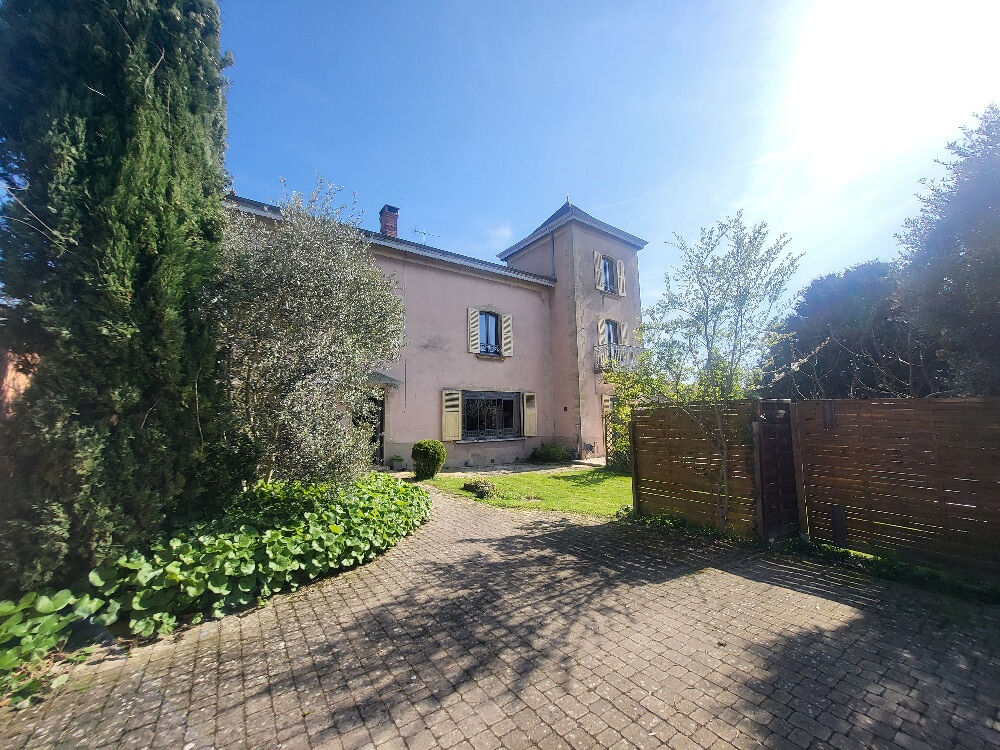 MAGNIFIQUE PROPRIETE CENTRE DE CHATILLON AVEC TERRAIN GARAGES PISCINE