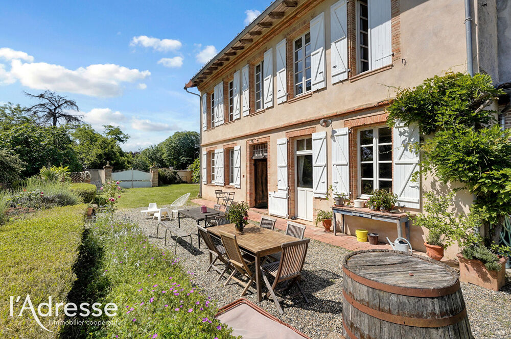 Exclusivité l'Adresse - Le BURGAUD - Maison de maître d'environ 290 m² avec parc arboré de 2 492 m², pigeonnier et dépendances