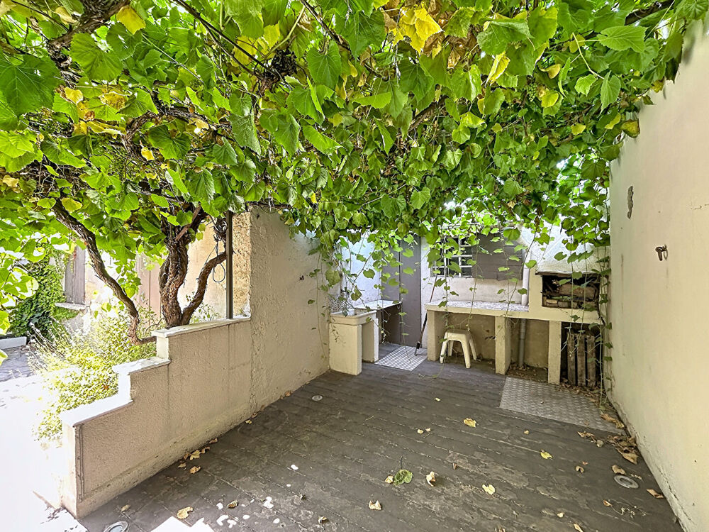 MAISON DE VILLE T3 AVEC COUR ET CABANON