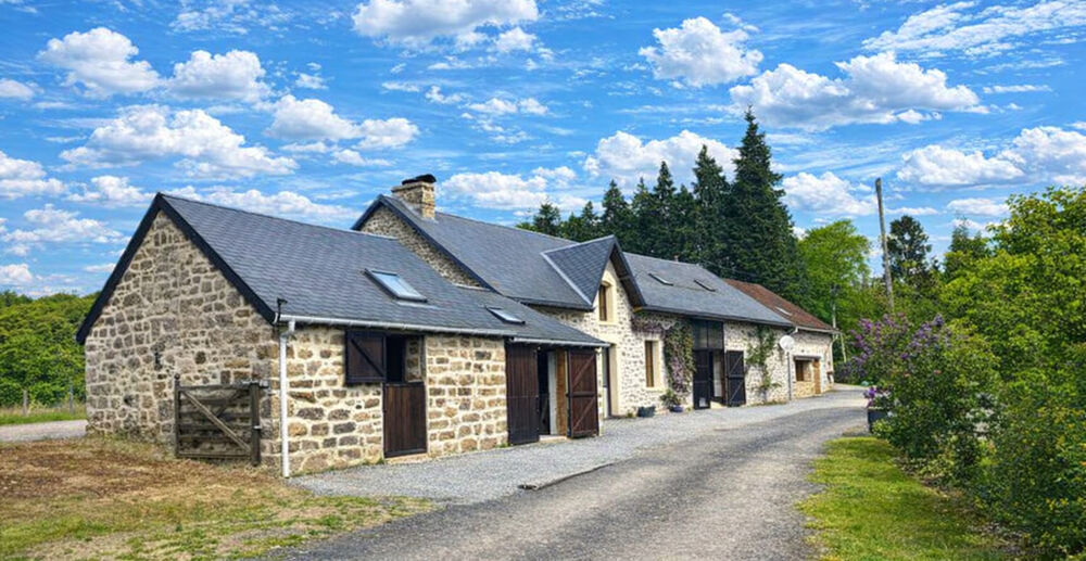 Vente Maison Propriété comprenant 2 maisons, une grange, des écuries, un jardin et un enclos. Domps