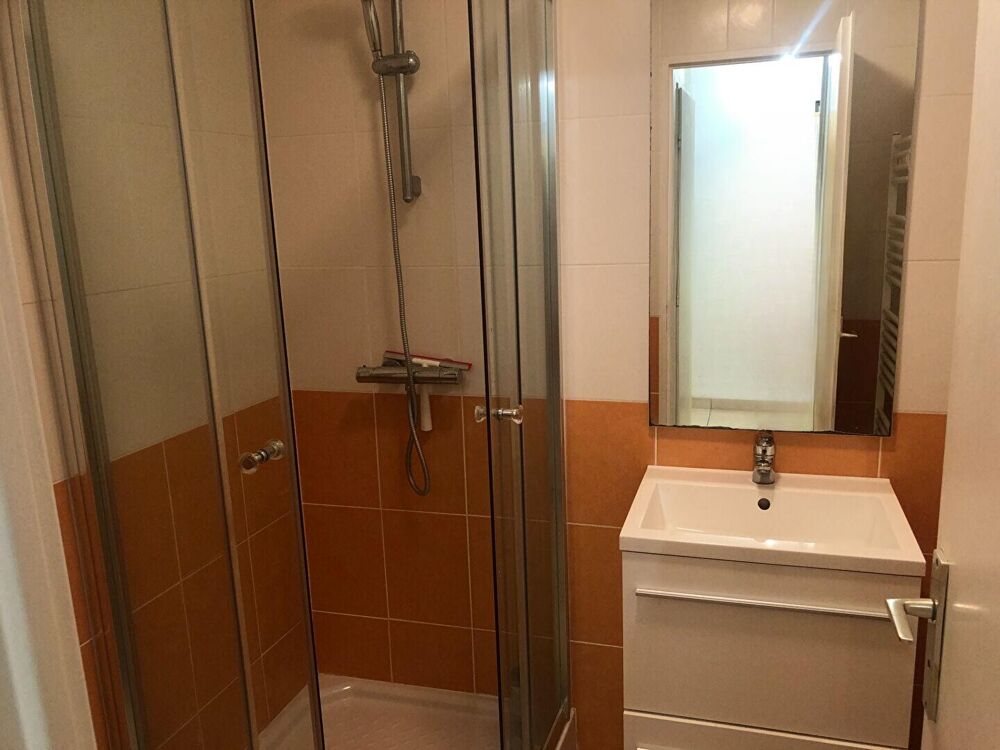 Location Appartement Studio à louer meublé- Vannes - cave et stationnement Vannes