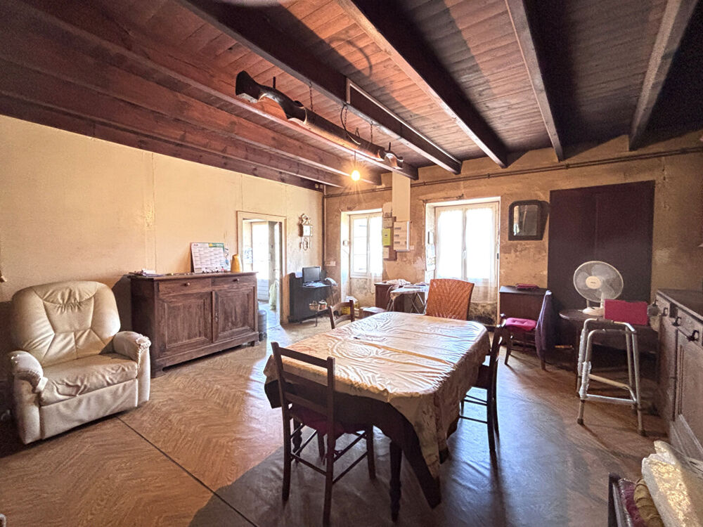Maison de village de caractère avec grand jardin et grange