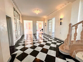  Villa � vendre 15 + pi�ces 900 m�