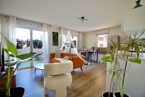   CASTELNAU-LE-LEZ - QUARTIER CLAIRVAL - DANS R�SIDENCE R�CENTE - APPARTEMENT T3 R�NOV� AVEC TERRASSE ET DOUBLE BOX FERM� . Appartement - 3 pi�ce(s) - 65 m�