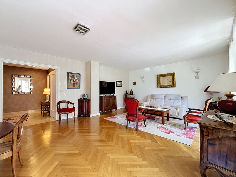 Vente Appartement Coeur Monplaisir, vaste T3 en très bon état, dans une copropriété de standing, balcons, stationnement cave Lyon 8