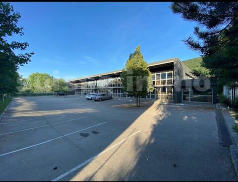 Local commercial - 6 pi&egrave;ce(s) - 133.74 m2 220000 25000 Besancon