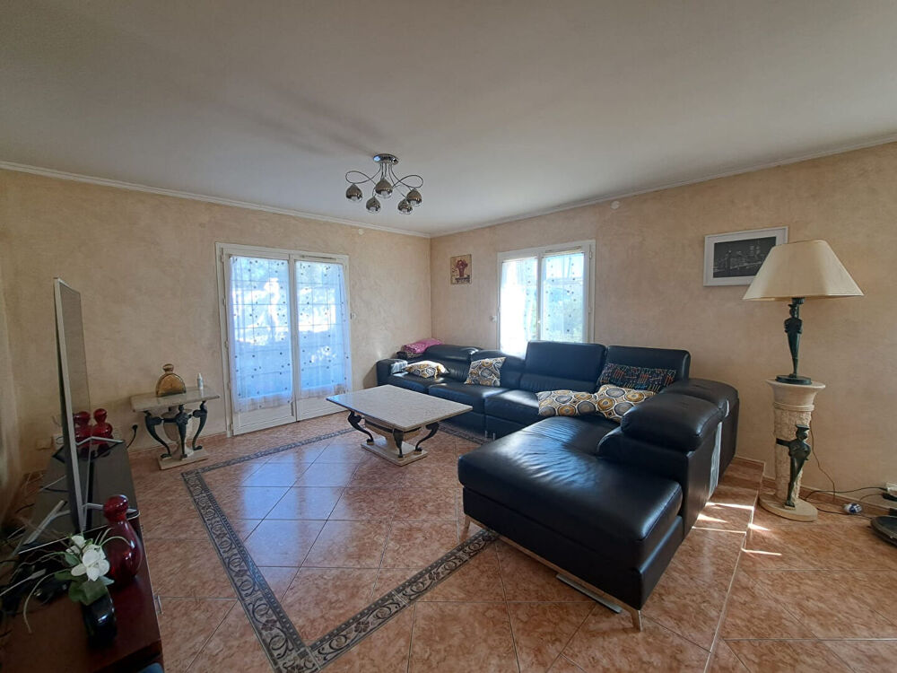 Vente Maison Belle demeure de 342m�  avec piscine int�rieur, sous-sol total dans le village de FAVRIEUX Favrieux
