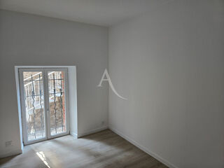  Appartement à louer 5 pièces 80 m²