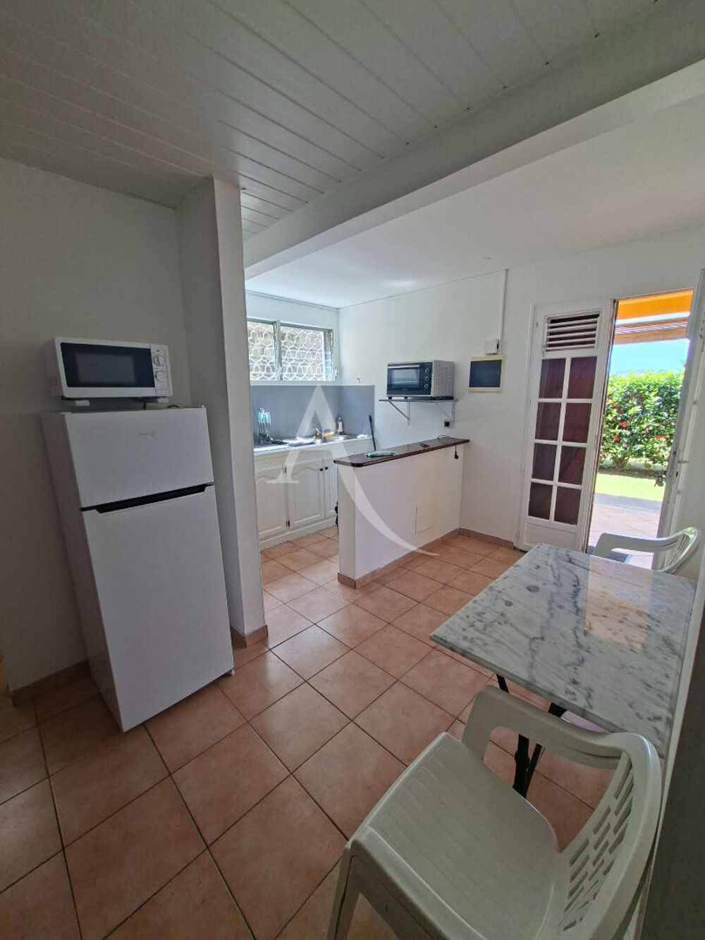 Location - Ducos : Bas de Villa F3 Meublé avec Joli Jardin Privatif