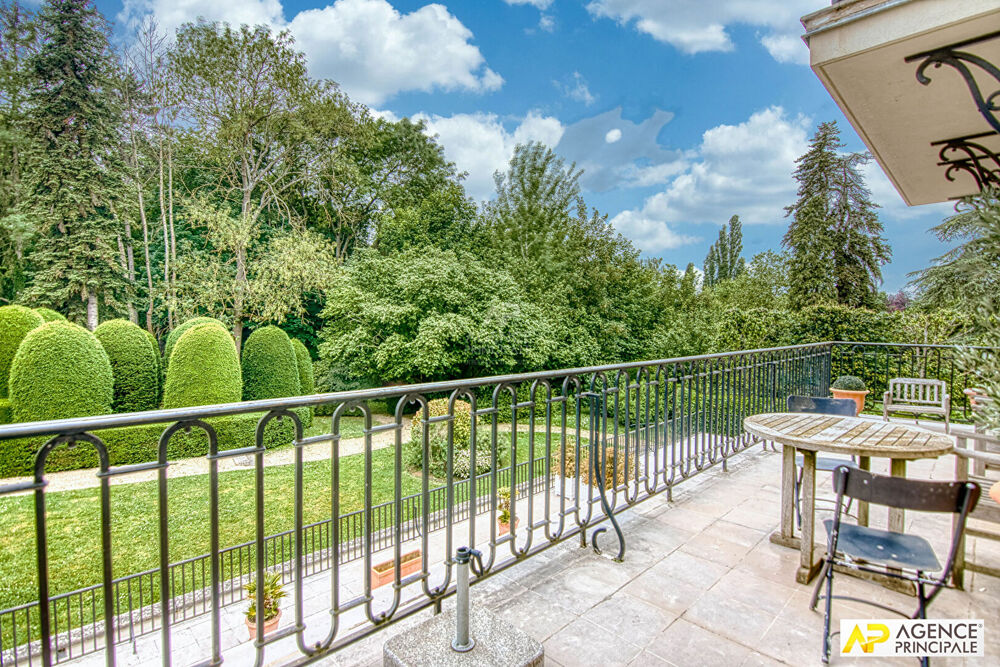 Vente Appartement Versailles Ermitage Appartement 4 pièces 110 m² situé au 1er étage avec ascenseur, terrasse plein sud, cave et parking Versailles