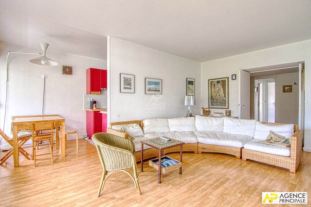 Versailles Clagny Appartement 86.74 m² carrez situé au 2ème étage avec ascenseur, balcons filants, cave, box et parking en sous-