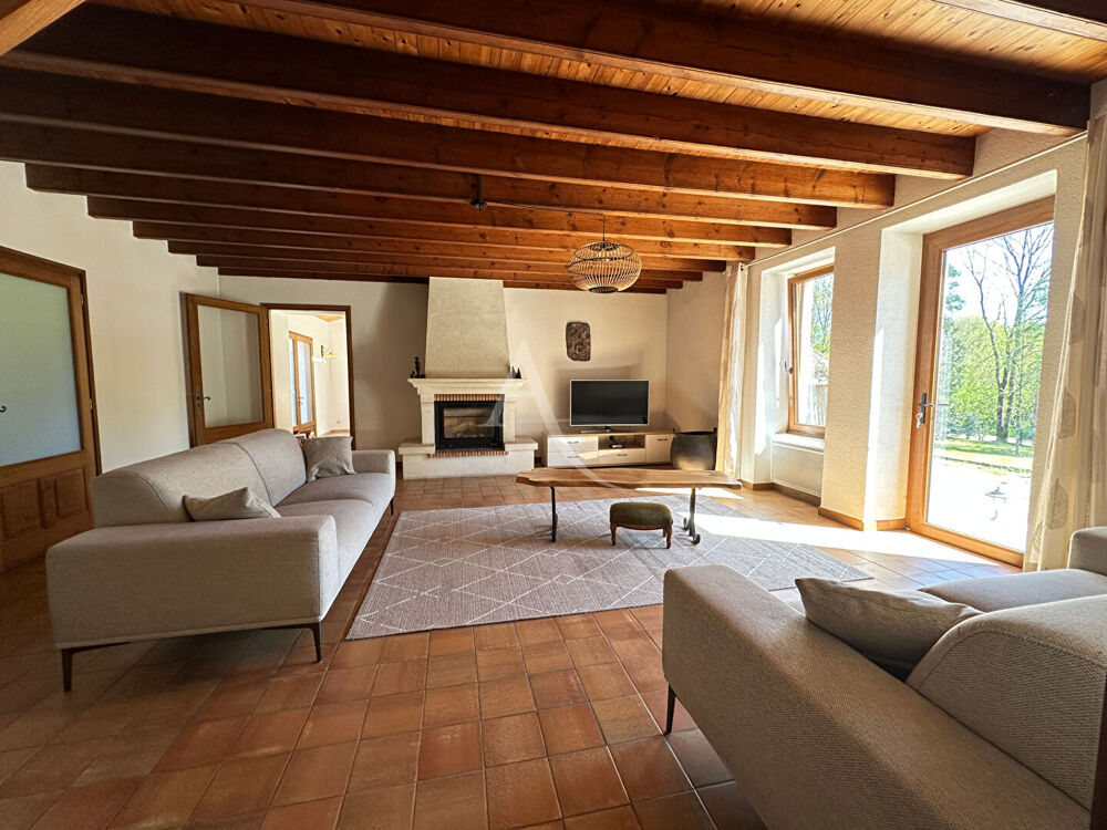Maison en pierre de 222m² à vendre en campagne à proximité d'AIZENAY avec piscine et grange