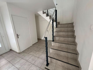  Maison à louer 6 pièces 106 m²