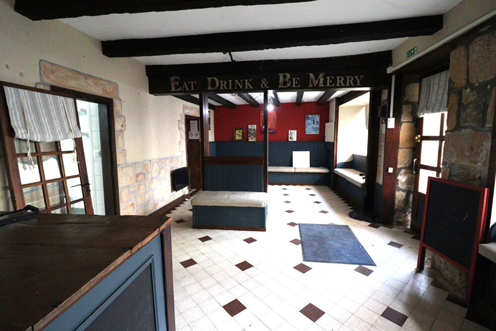 Vente Maison CORREZE. Ville de CORREZE. Maison en pierre avec 6 chambres. Correze