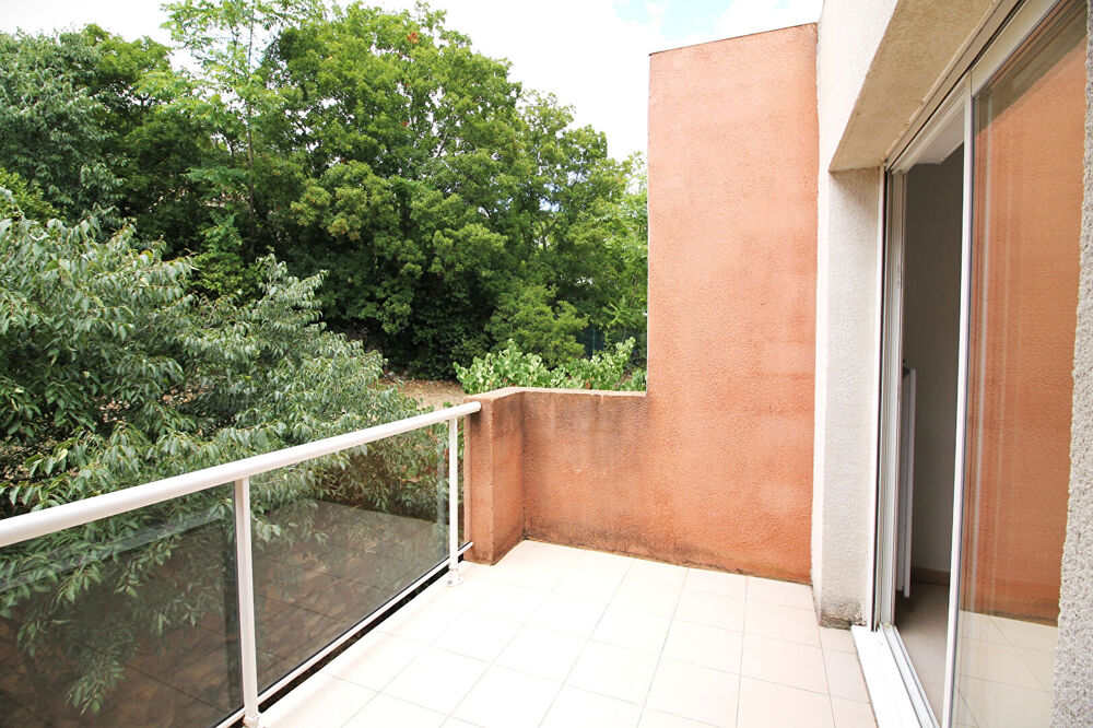 NIMES Dans une résidence sécurisée "Le Parc du Château II" Beau P2 d'environ 39m² avec terrasse et parking fermé
