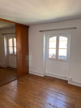  Appartement à louer 3 pièces 77 m²
