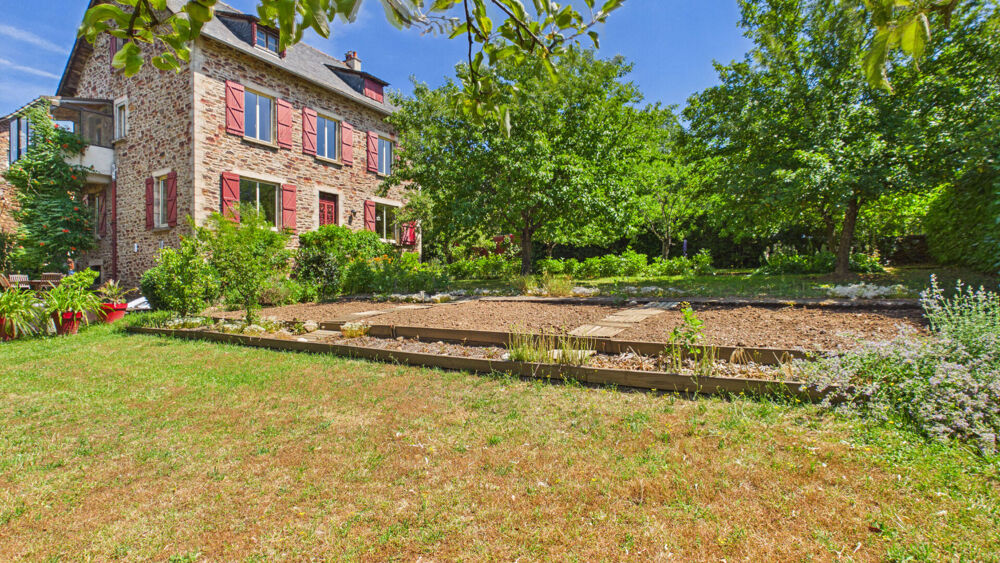 GRANDE MAISON EN PIERRE T6