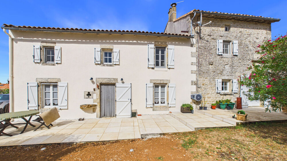 Charmante maison de village rénovée de 4 chambres avec dépendances, terrasse et jardin