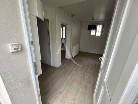   À LOUER  Local professionnel / commercial de 50 m² - Emplacement stratégique à Meaux 