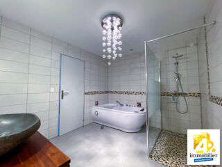  Appartement à louer 4 pièces 120 m²
