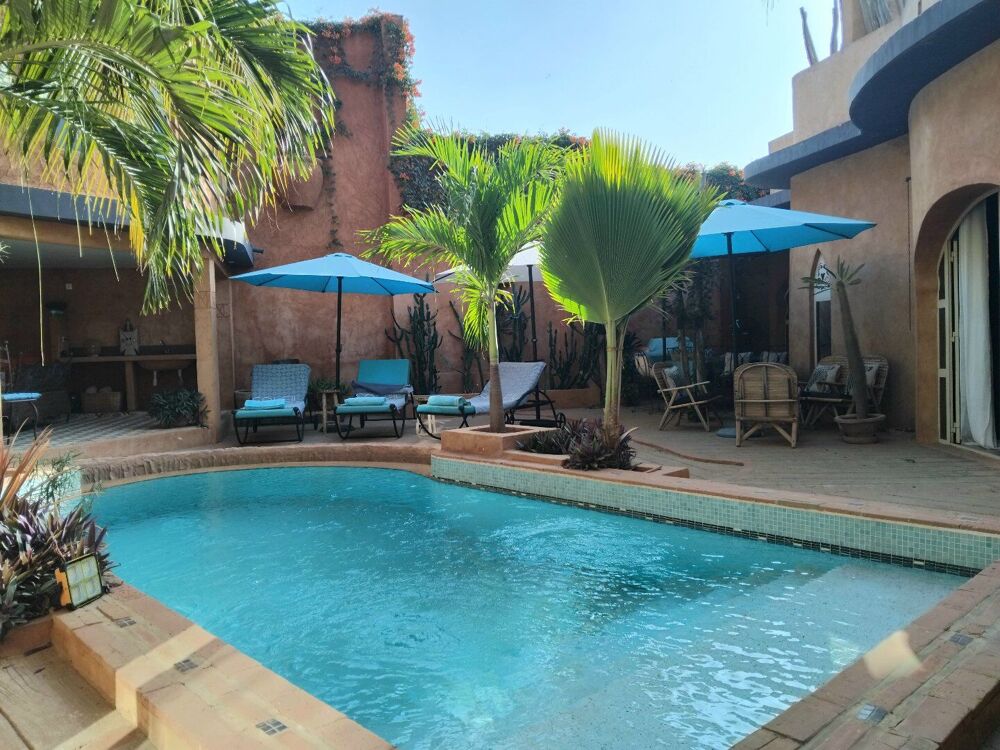 Location Maison LOCATION ANNUELLE POUR CE RIAD ATYPIQUE AVEC PISCINE SITUE A PIEDS DE LA MER ET DES COMMERCES Quartier Drève des Belges, Ngaparo Ngaparou (Senegal)