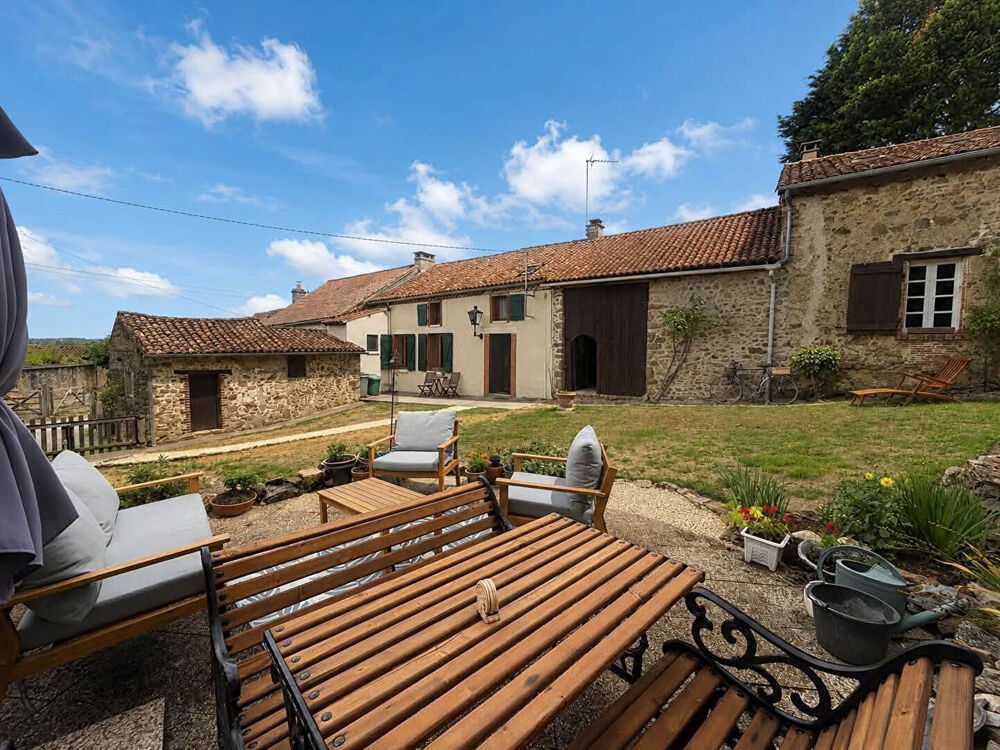 Vente Maison HAUTE VIENNE - 2 maisons et un appartement d'une chambre, entièrement rénovés et prêts à vous accueillir. Magnac laval