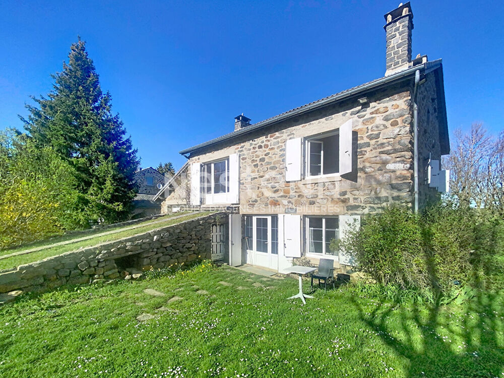 EXCLUSIVITE !ARAULES ! Belle bâtisse en pierres d'environ 130 m2 avec garage et dépendances et terrain