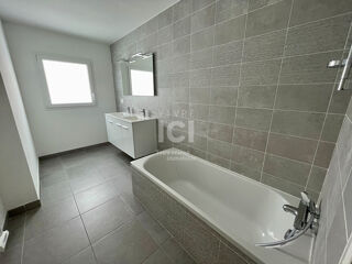  Maison à louer 8 pièces 141 m²