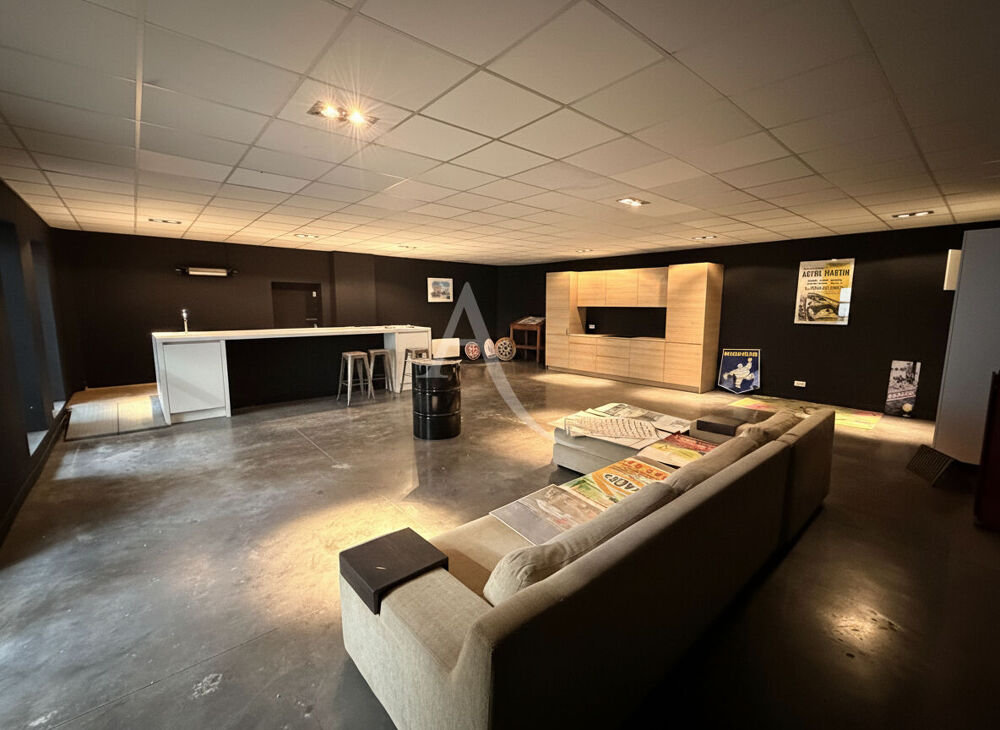   À VENDRE LOCAUX PROFESSIONNELS + BUREAU AU COEUR DE CROIX - 1046 M2 Croix