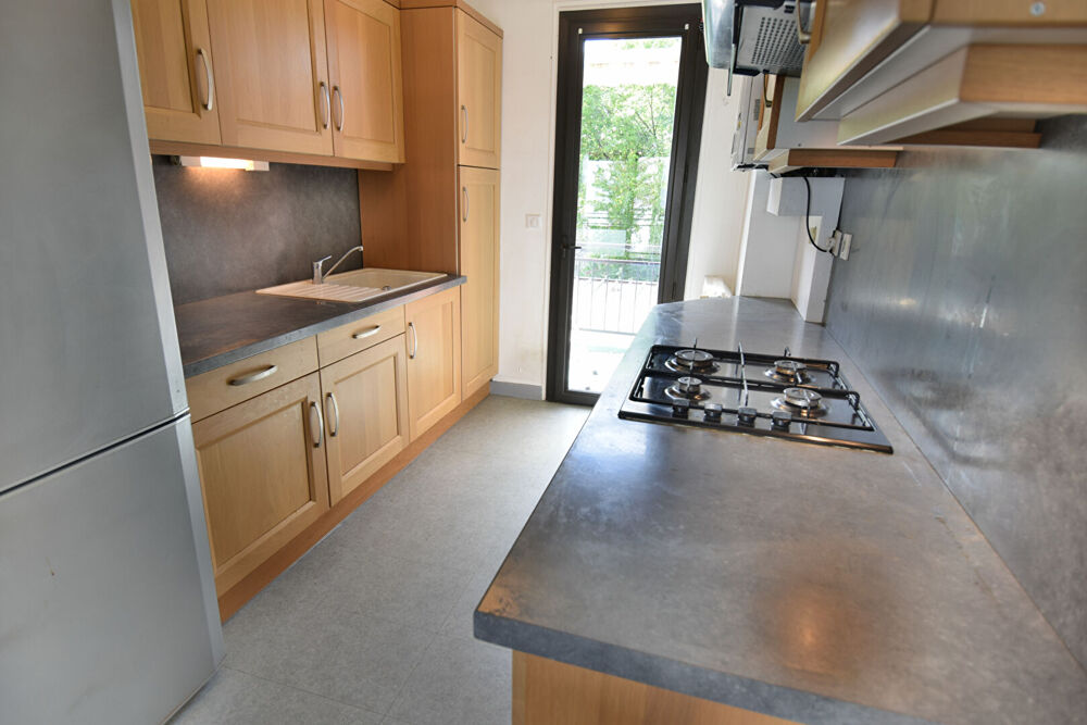 Appartement F2 avec caves et balcons