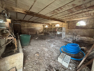  Remise / Grange à vendre 150 m²