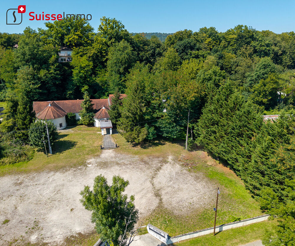   A Bavans sur 50 ares de terrain en bord du Doubs Bavans