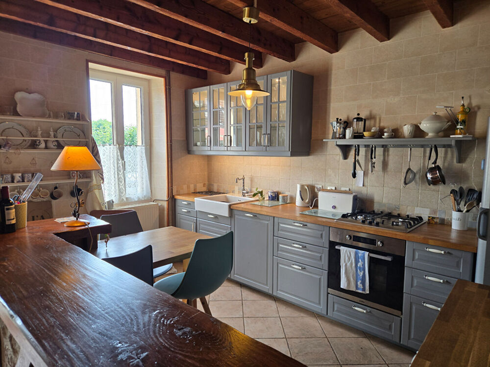 HAUTE-VIENNE : Charmante maison de village mitoyenne avec 3 chambres et combles aménagés, située dans un hameau calme à proximit