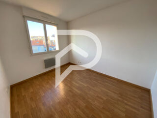  Appartement à louer 5 pièces 70 m²