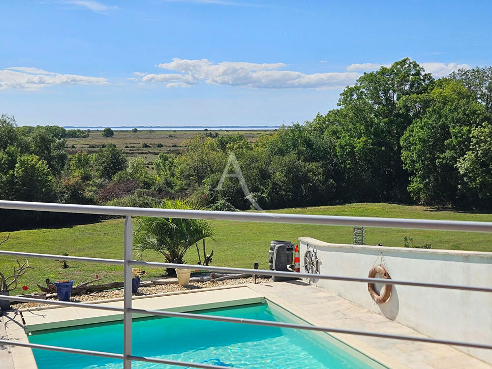 Maison 8 pièces 300 m² · à Mortagne sur Gironde · 300 m² · 641 700 €