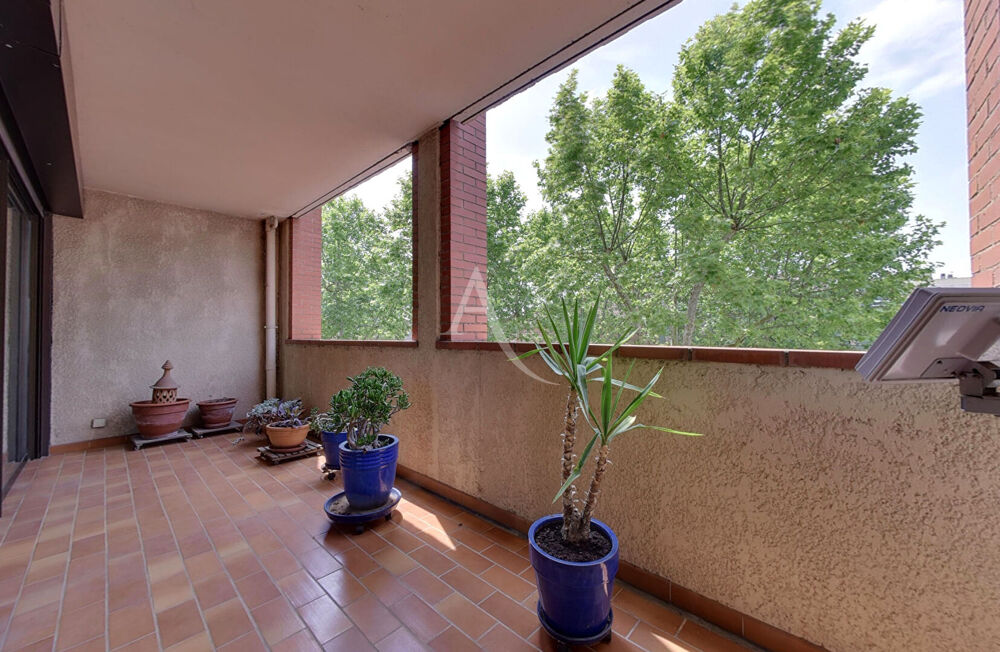 MONTAUBAN, centre ville, T4 traversant, ascenseur au palier, garage, loggia
