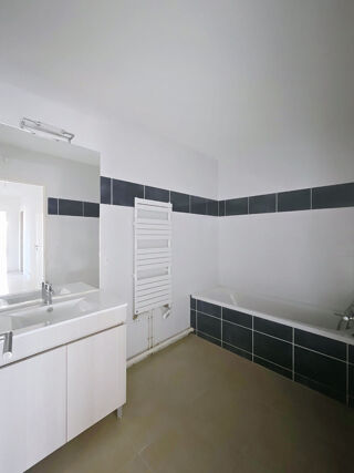  Appartement � vendre 4 pi�ces 83 m�